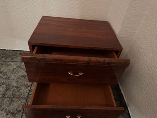 Dormitorio Vintage: Armario, Cómoda y Mesitas