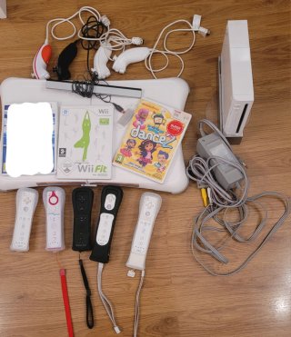 Nintendo Wii completa + 4 mandos + Wii Fit + tabla