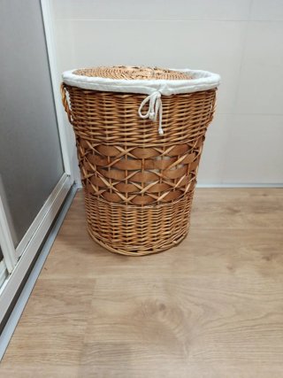 Cesto de mimbre con tapa