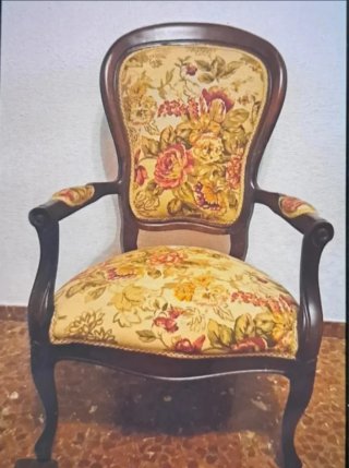 Sillón Antiguo de Madera y Tela