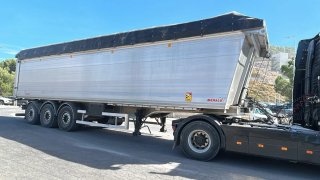 Tractora Volvo 700cv. y Semirremolque Benalu.
