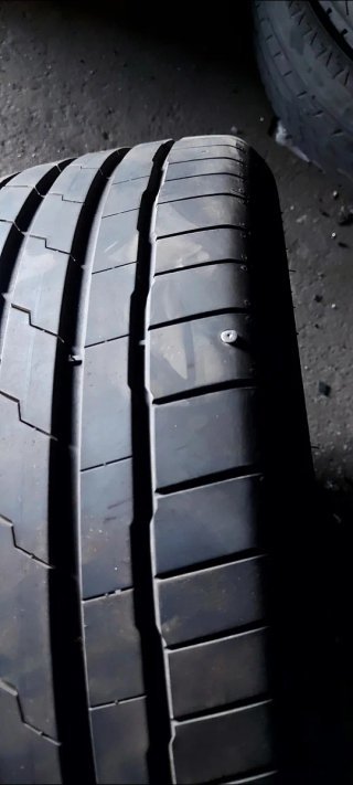 225/45 R19 96W