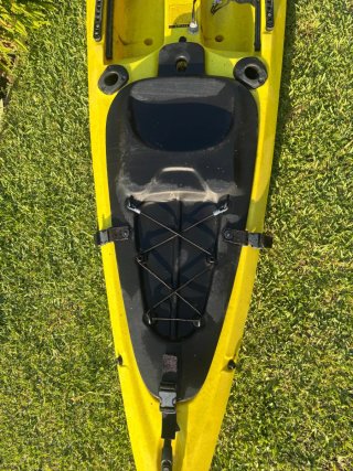 Kayak Amarillo de Travesía en persona