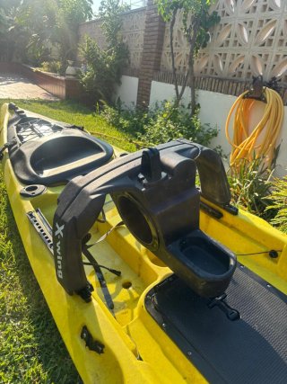 Kayak Amarillo de Travesía en persona
