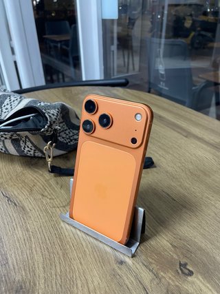 iPhone XR con modifica simile al 17 Pro