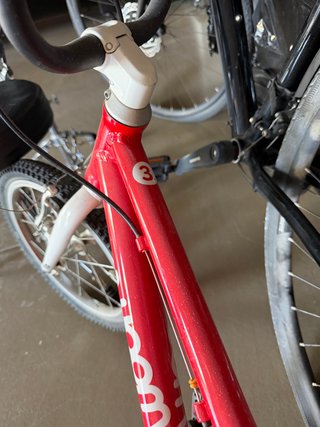 Bicicleta de Montaña Roja de Aluminio