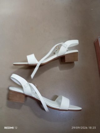 Sandali bianchi eleganti