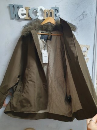 Parka water repelent Zara Verde Oliva Talla S