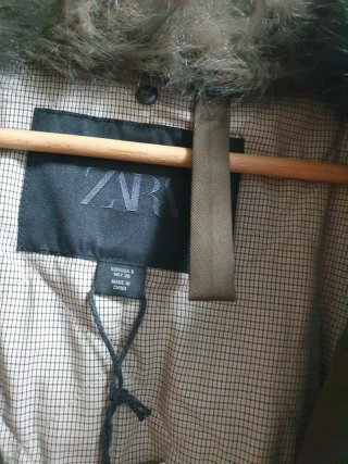 Parka water repelent Zara Verde Oliva Talla S