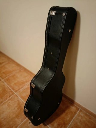 Estuche marca FENDER para Guitarra Acústica.