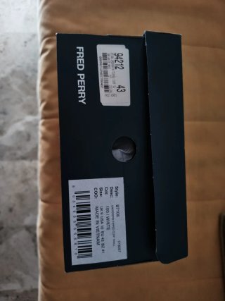 Caja de zapatos Fred Perry (solo caja).