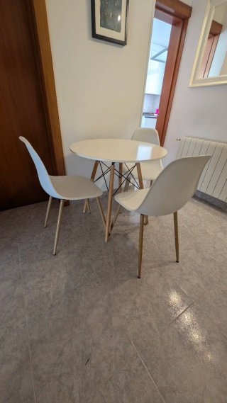 2 Sillas Blancas Estilo Nórdico