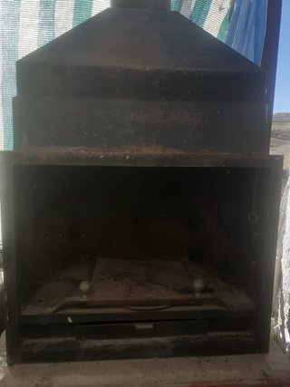 Chimenea metálica negra