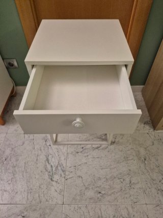 Mesita de noche IKEA Vikhammer blanca 40x39cm