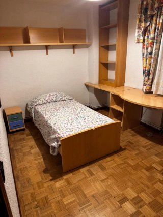 Alquilo una habitación para una chica sola