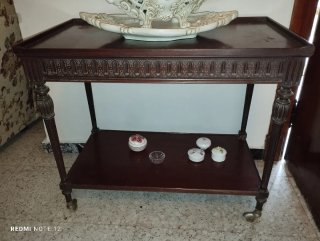 Mesa auxiliar de madera con ruedas 45x70x80