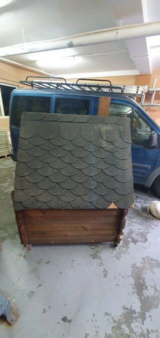 Caseta de madera para perro