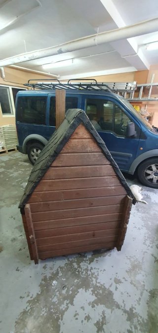 Caseta de madera para perro