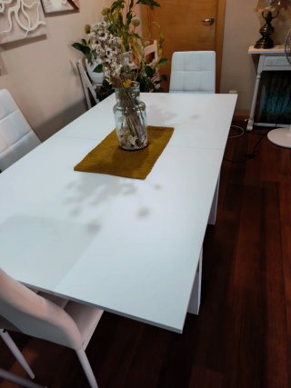 Mesa de Salón ExtensibleBlanca y 4 Sillas