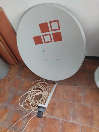Antena parabólica con LNB