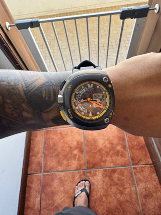 Relógio Citizen Titanium Amarelo