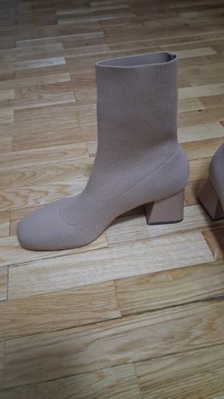Botín calcetín tacón beige