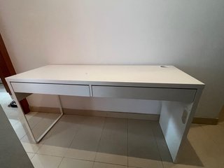 Escritorio blanco moderno