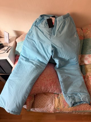 Pantalón Jordan Nike Celeste y negro Nieve o frio