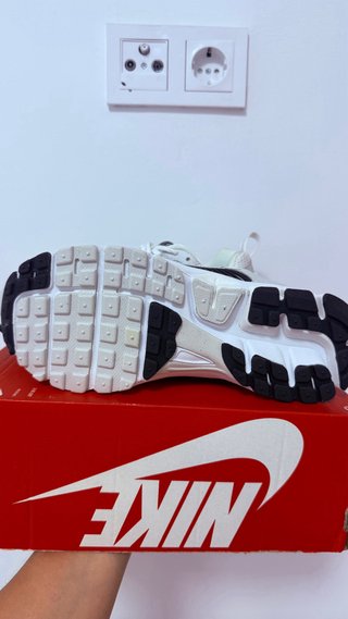 Nike Vomero 5 Deportivas Blancas y Negras