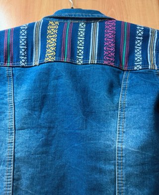 Chaqueta Vaquera con Detalles Étnicos