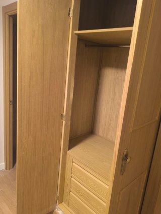 Armario de Madera con Interior en Roble