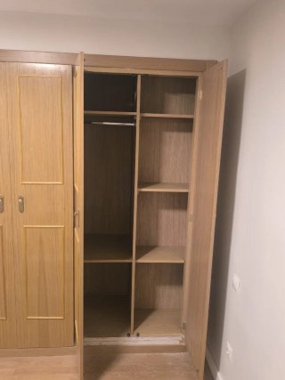 Armario de Madera con Interior en Roble