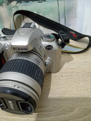 Cámara Nikon F55 Zoom 28-80mm Plata
