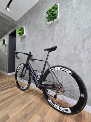 Orbea M30i 2024 con ruedas de carbono