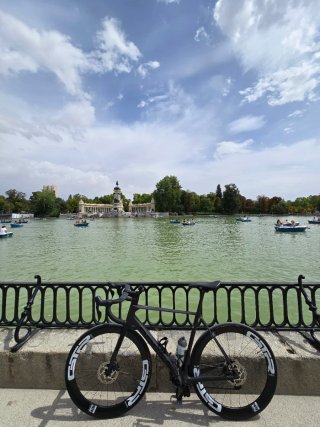 Orbea M30i 2024 con ruedas de carbono
