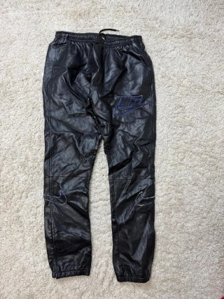 Talla L Pantalón Nike x Supreme de Cuero