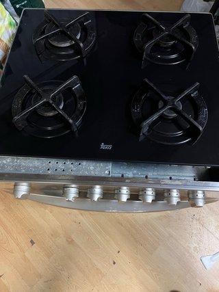 Horno Teka con encimera de 4 fuegos