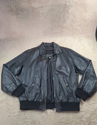 Chaqueta bomber de cuero negra