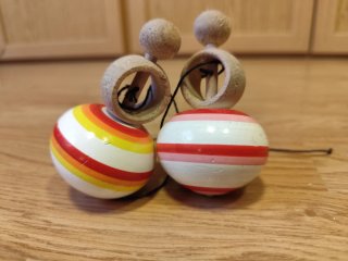 Peonzas de madera artesanales indias