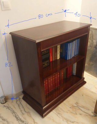 Estantería baja de madera
