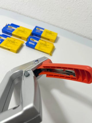 Grapadora Tacwise Z-CT Duo y 4 Cajas de Grapas