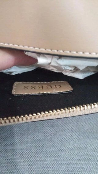 Bolso Guess Beige con Correa Negra