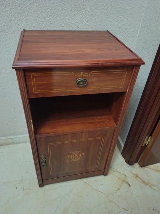 Mueble auxiliar de madera