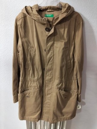 Chaqueta Benetton verde musgo con capucha. Talla 8