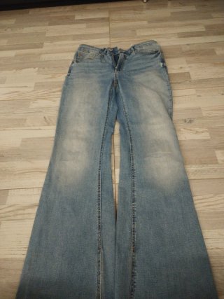 Pantalones Stradivarius campana