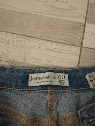 Pantalones Stradivarius campana