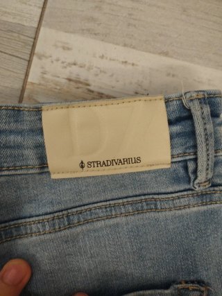 Pantalones Stradivarius campana