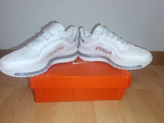 Deportivas Nike Air Zoom Blancas y Plateadas
