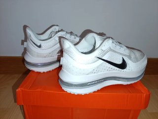 Deportivas Nike Air Zoom Blancas y Plateadas