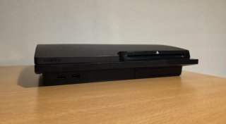 PlayStation 3 Slim 320GB + Comando + Jogo